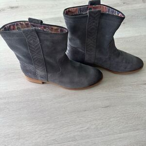 TOMS  Laurel Burnished Suede Boot Grey 8.5 NWOT